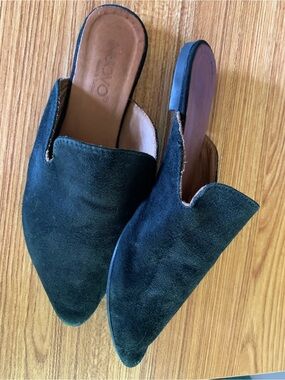 Suede Pointed Slip-On Mules in black - Women Shoes Slippers